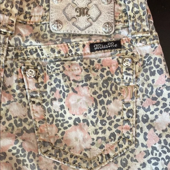 Miss Me Leopard Print Women's Shorts 27 - Picture 6 of 6